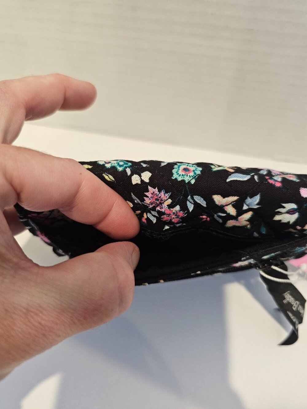 NWT RFID Riley Compact Wallet Botanical Ditsy Flowers Black Leaves Breast Cancer - Picture 4 of 13
